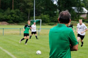 Lee más sobre el artículo ¿Cómo debe ser un entrenador de fútbol base?